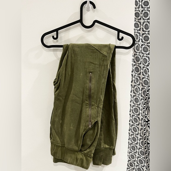 Zara Zipper Sweats - Picture 1 of 2